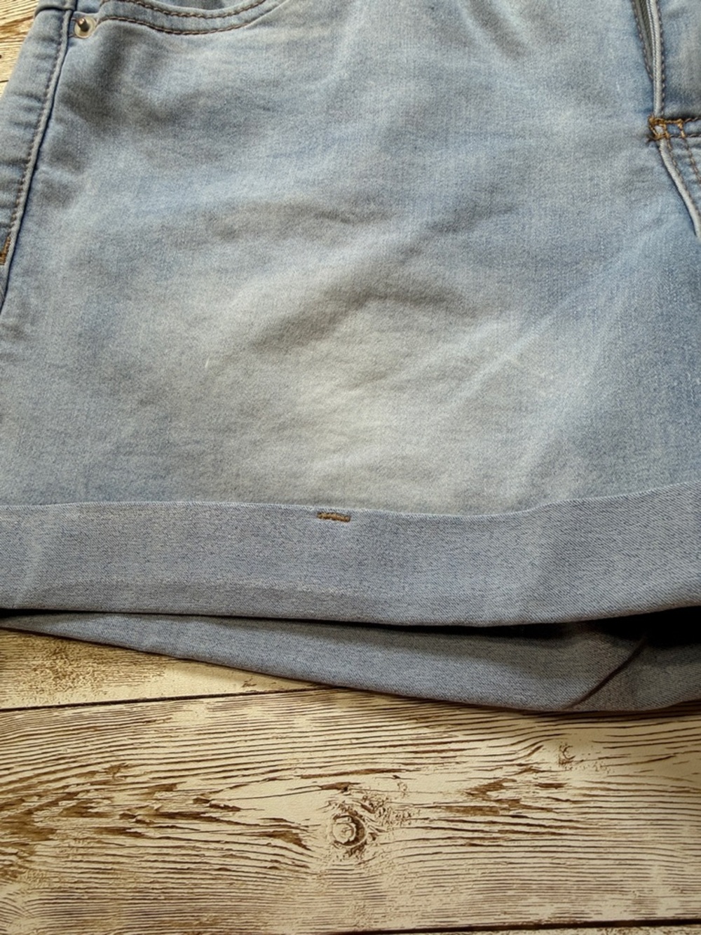 Dollhouse Curvy Light Blue Denim Shorts with Tan Studded Belt size 7/8 Waist 28 - Picture 5 of 13